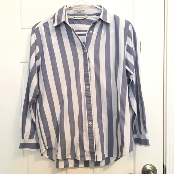 Madewell-inspired blue and white striped shirt 🌴 - Picture 2 of 3